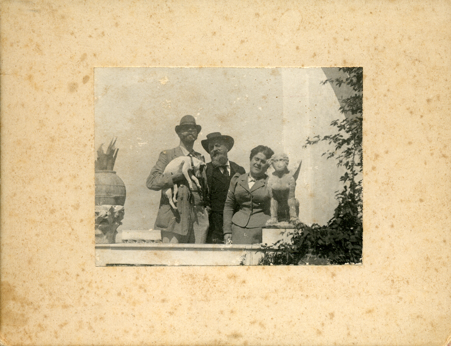 A smiling Axel Munthe with his dog, the art collector Giuseppe Primoli and the author Matilde Serao at Villa San Michele